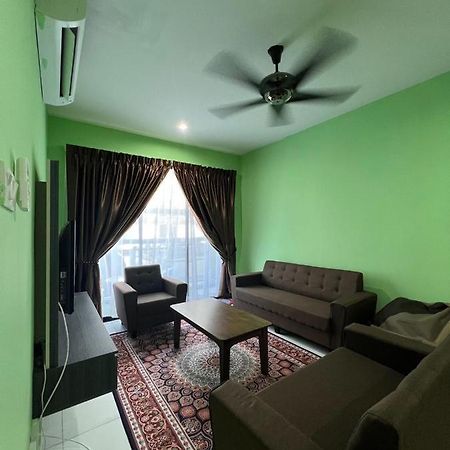 Faiz Homestay Κουτσίνγκ Εξωτερικό φωτογραφία