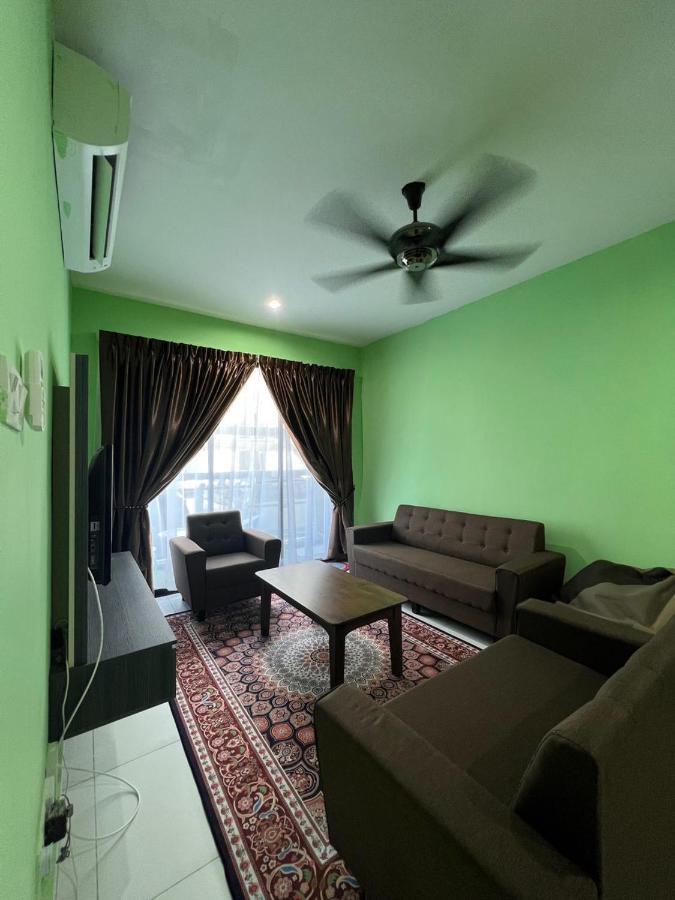 Faiz Homestay Κουτσίνγκ Εξωτερικό φωτογραφία