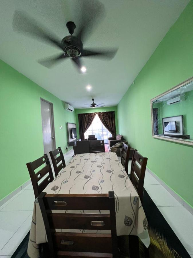 Faiz Homestay Κουτσίνγκ Εξωτερικό φωτογραφία