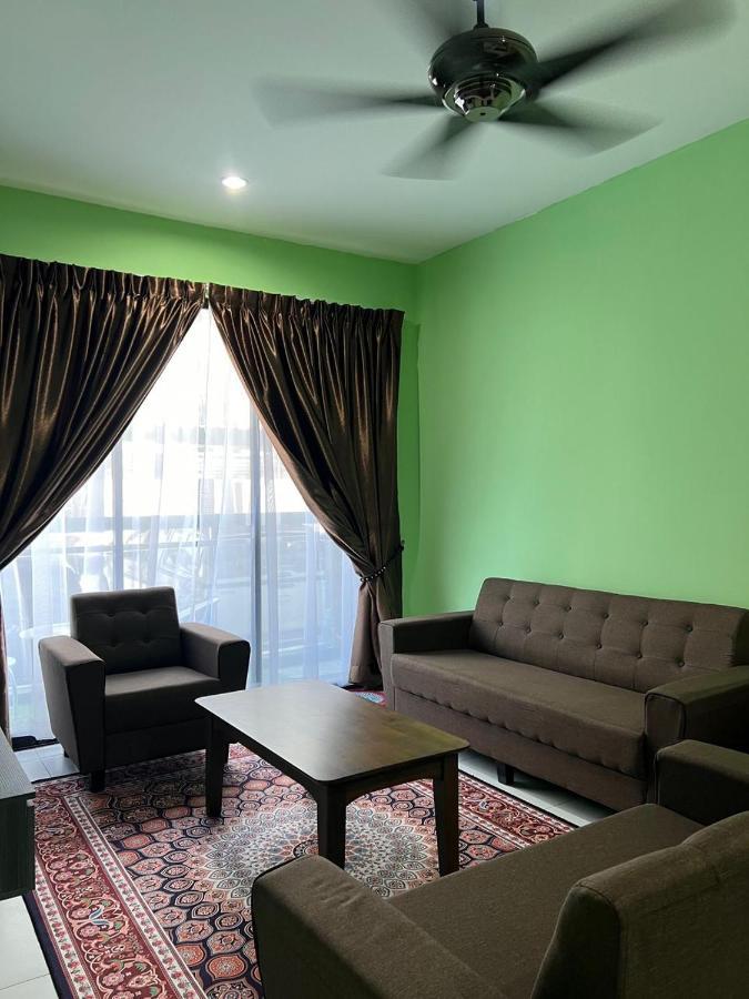 Faiz Homestay Κουτσίνγκ Εξωτερικό φωτογραφία